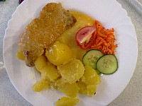 Veprovy kotlet po americku, brambory, obloha